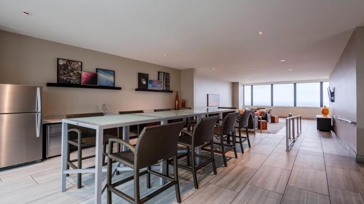 22Nd Fl Bold Cozysuites With Pool, Gym Dallas Exterior photo
