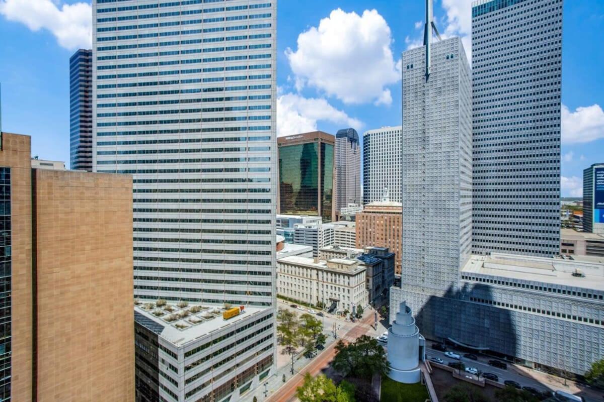 22Nd Fl Bold Cozysuites With Pool, Gym Dallas Exterior photo